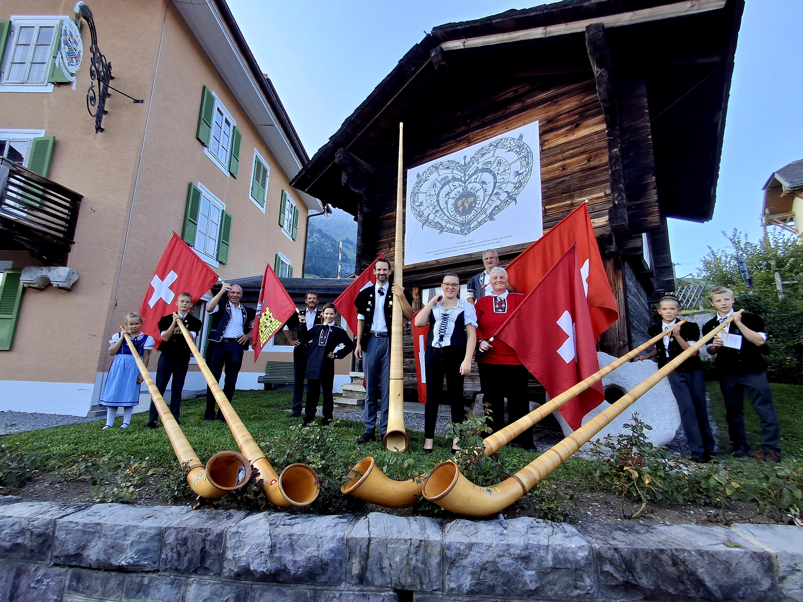 Lancer de drapeau : cet art traditionnel fait son grand retour à Rougemont